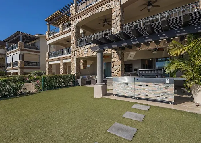 Stylish With Pool, Ocean Views, Fitness & Private Patio Grill Ferienhaus