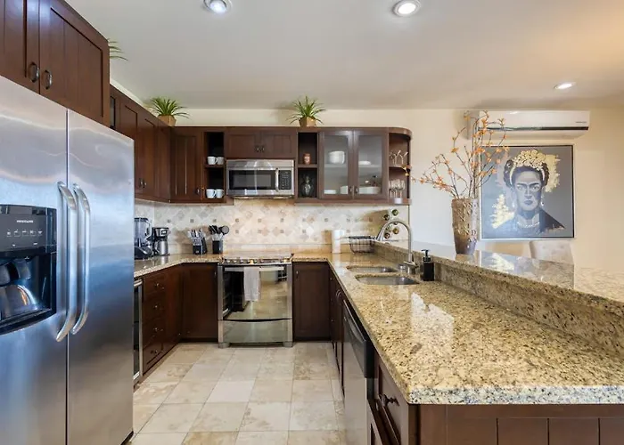 Stylish With Pool, Ocean Views, Fitness & Private Patio Grill