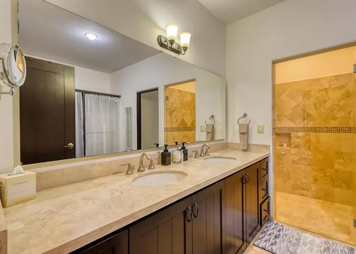 Stylish With Pool, Ocean Views, Fitness & Private Patio Grill