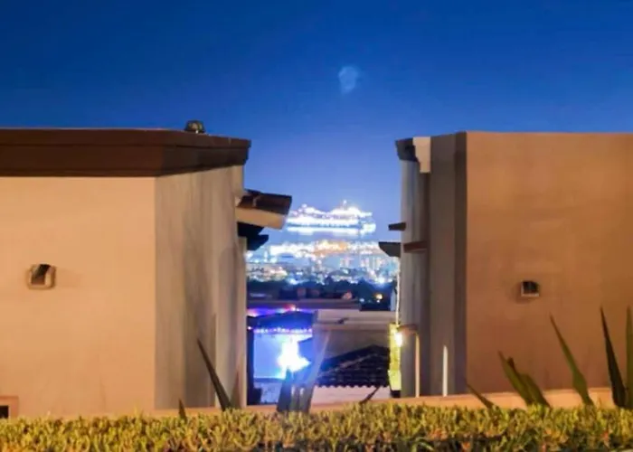 Ferienhaus Stylish With Pool, Ocean Views, Fitness & Private Patio Grill