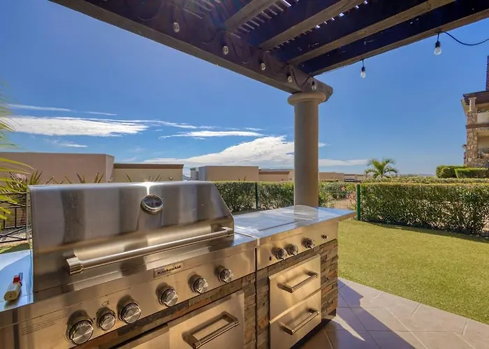 Stylish With Pool, Ocean Views, Fitness & Private Patio Grill