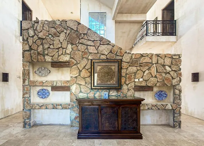 Stylish With Pool, Ocean Views, Fitness & Private Patio Grill *