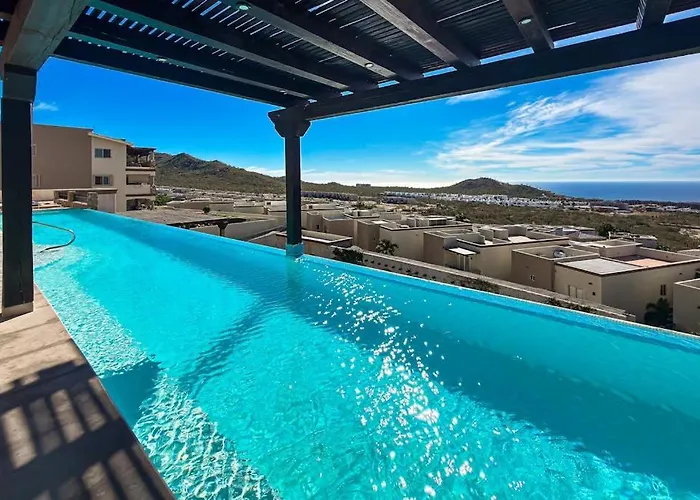 Stylish With Pool, Ocean Views, Fitness & Private Patio Grill